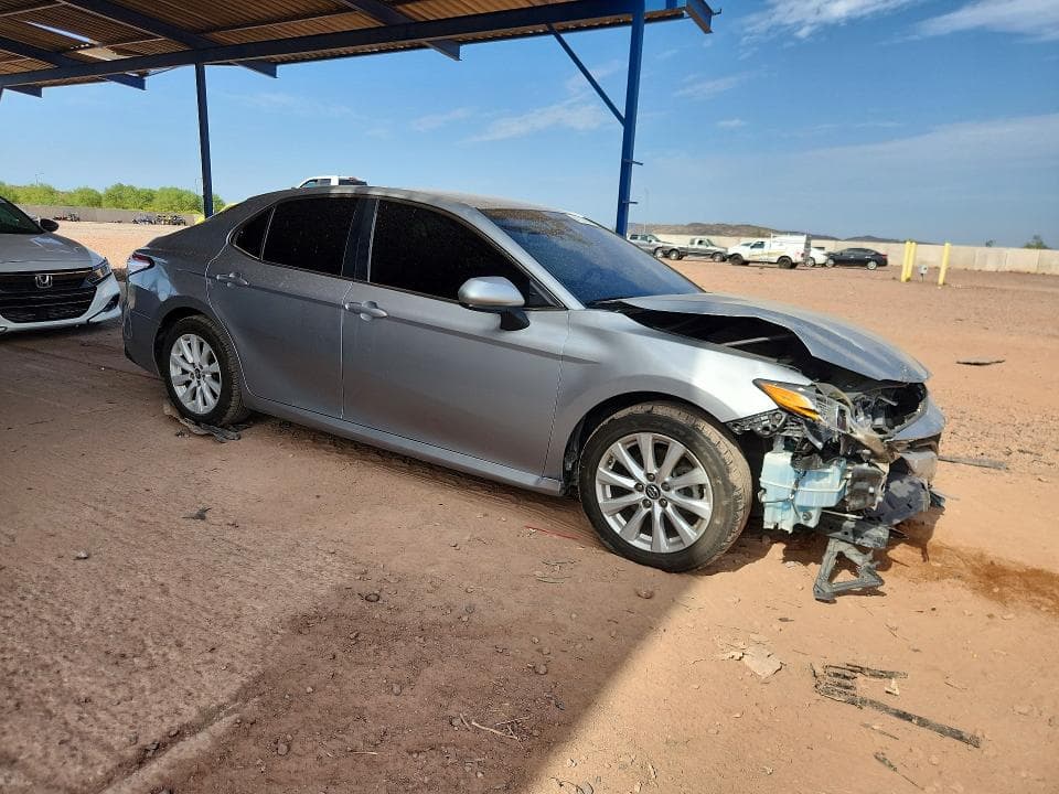 2019 TOYOTA CAMRY LE 4