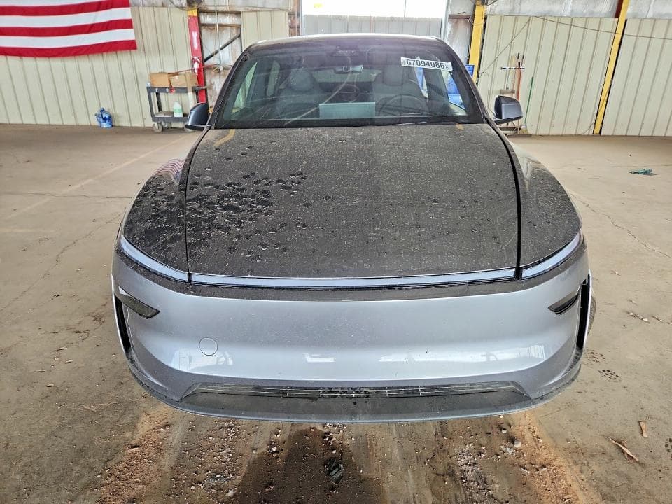 2026 TESLA MODEL Y 5