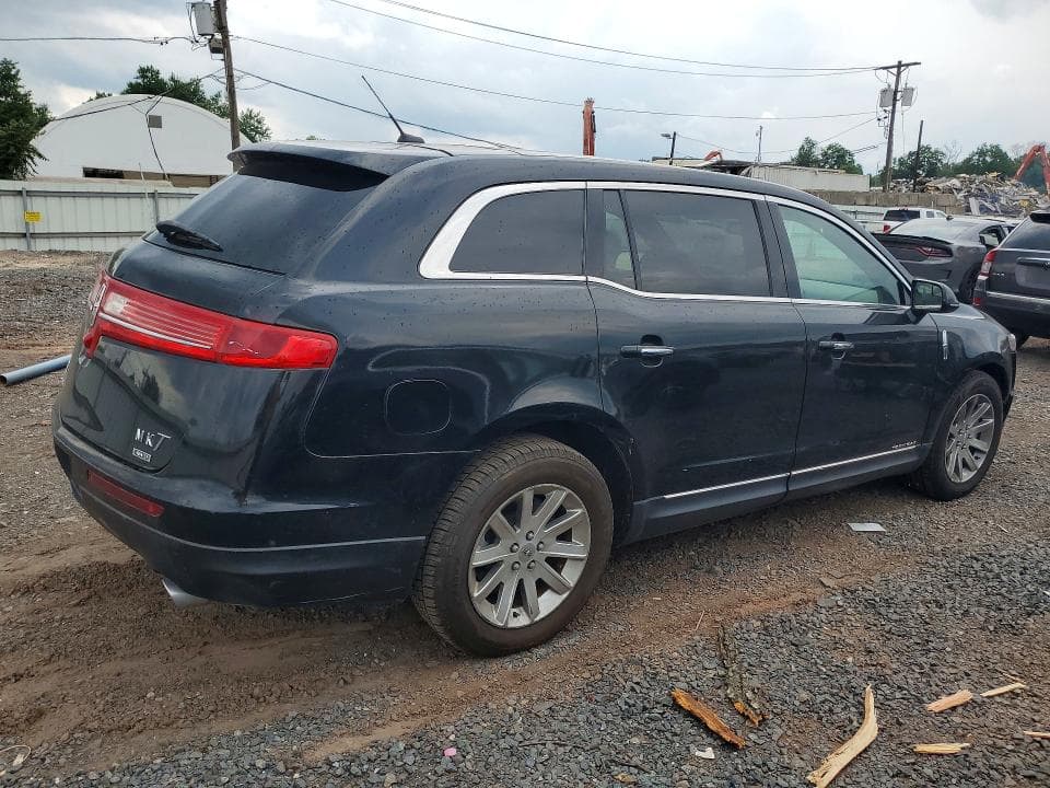 2019 LINCOLN MKT 3