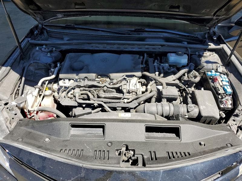 2020 TOYOTA CAMRY SE 11