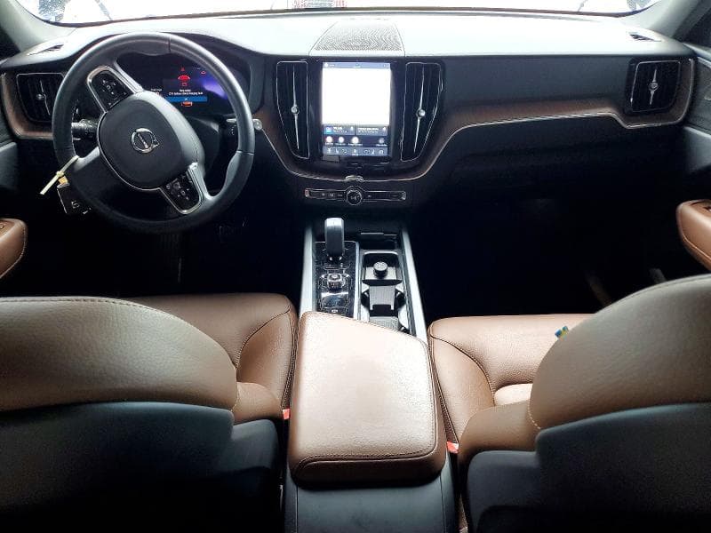 2024 VOLVO XC60 PLUS 8