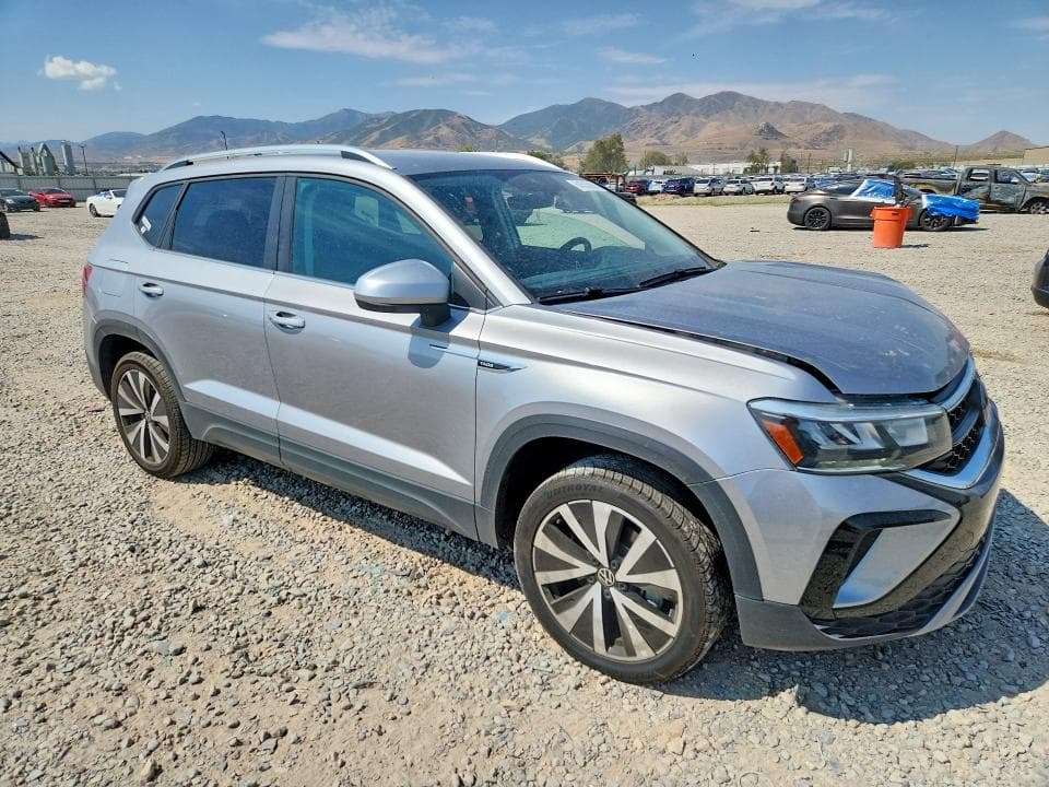 2024 VOLKSWAGEN TAOS SE 4