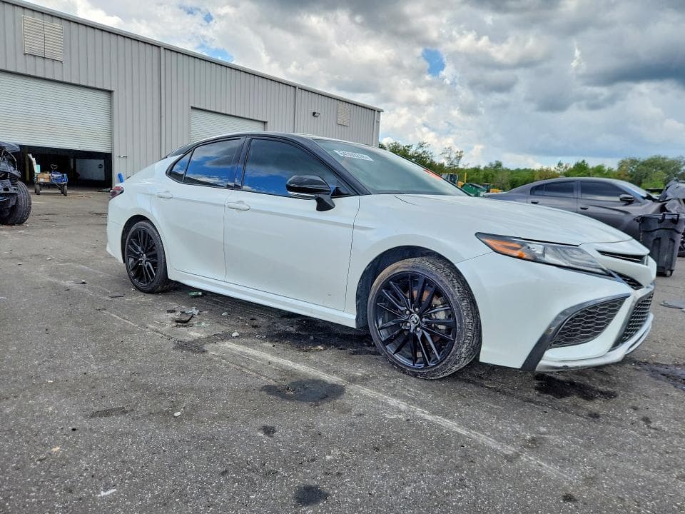2022 TOYOTA CAMRY XSE 4