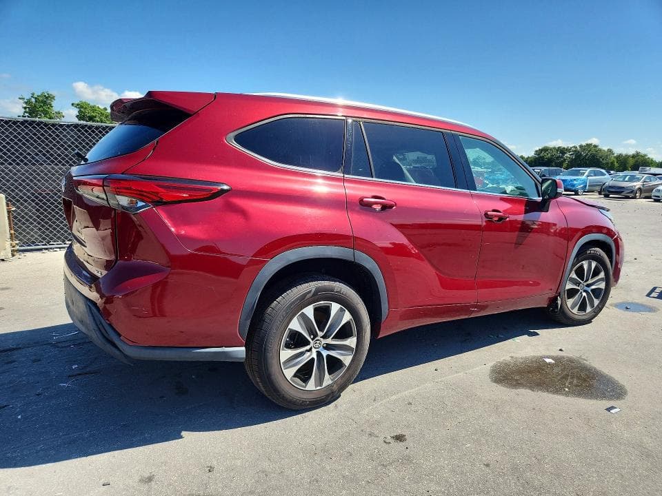 2021 TOYOTA HIGHLANDER XLE 3