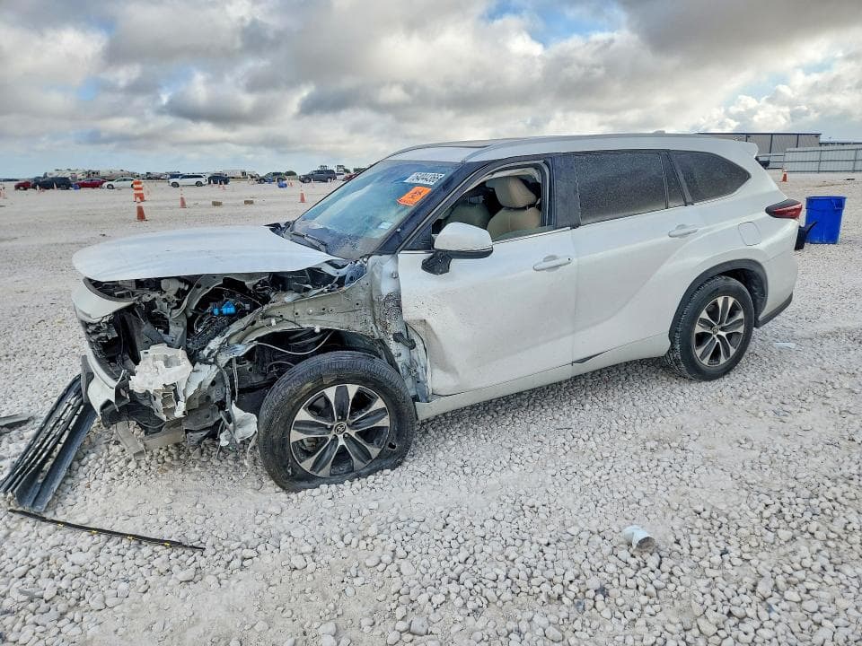 2024 TOYOTA HIGHLANDER XLE - 1
