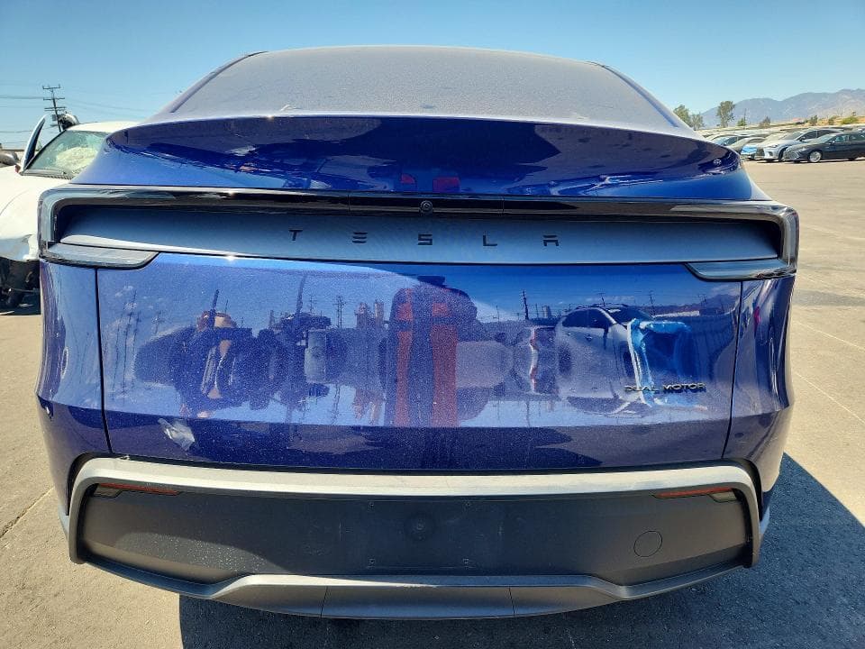 2026 TESLA MODEL Y 6