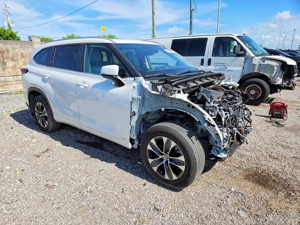 2025 TOYOTA HIGHLANDER HYBRID XLE 4