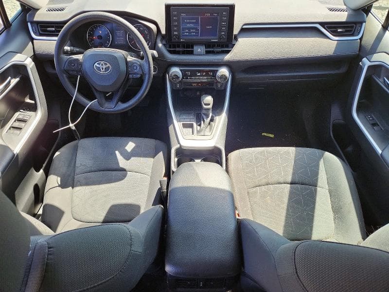 2021 TOYOTA RAV4 XLE 8