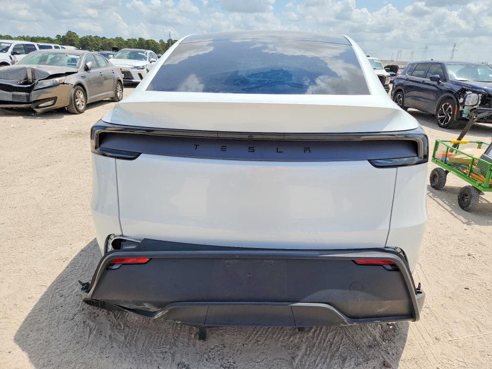 2026 TESLA MODEL Y 6