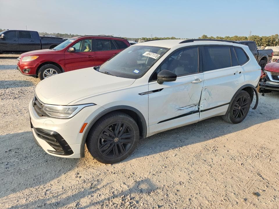 2022 VOLKSWAGEN TIGUAN SE R-LINE BLACK
