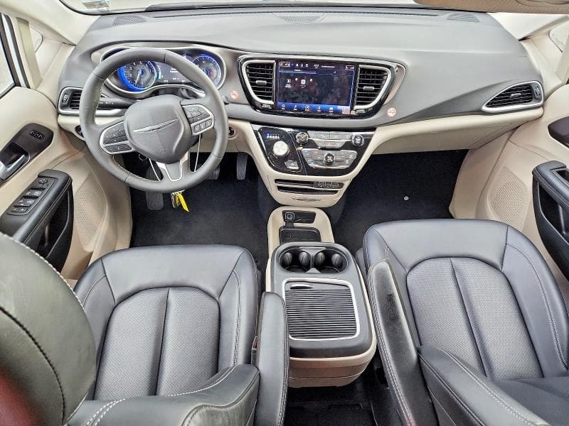 2024 CHRYSLER PACIFICA TOURING L 8