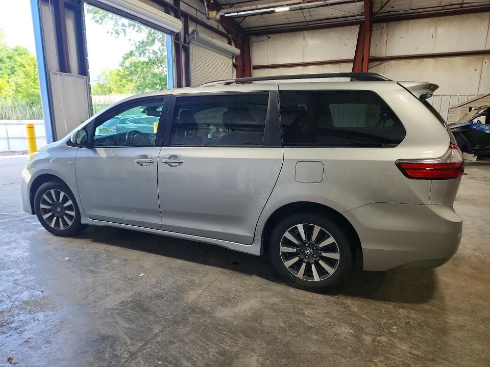 2020 TOYOTA SIENNA LE 2