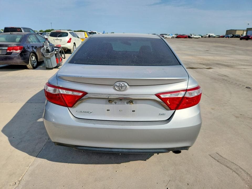 2017 TOYOTA CAMRY SE 6