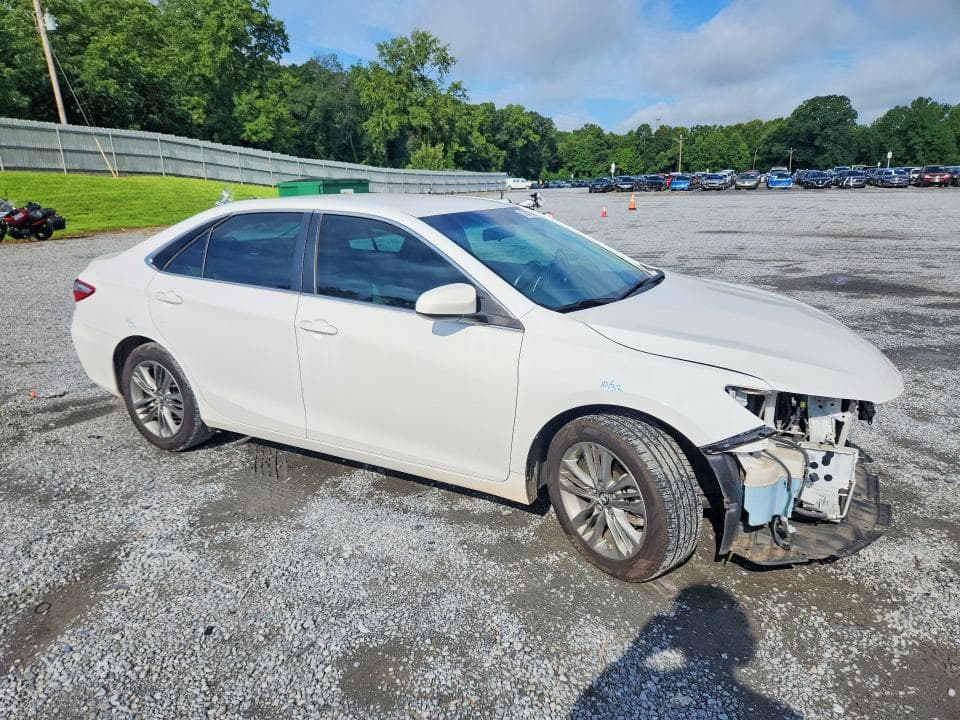 2017 TOYOTA CAMRY SE 4