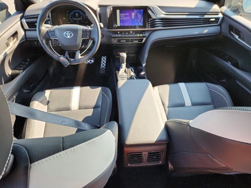 2025 TOYOTA CAMRY SE 8