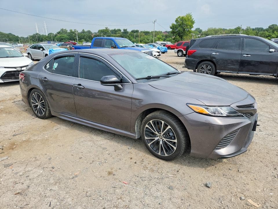 2020 TOYOTA CAMRY SE 4