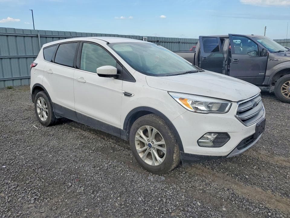 2017 FORD ESCAPE SE 4