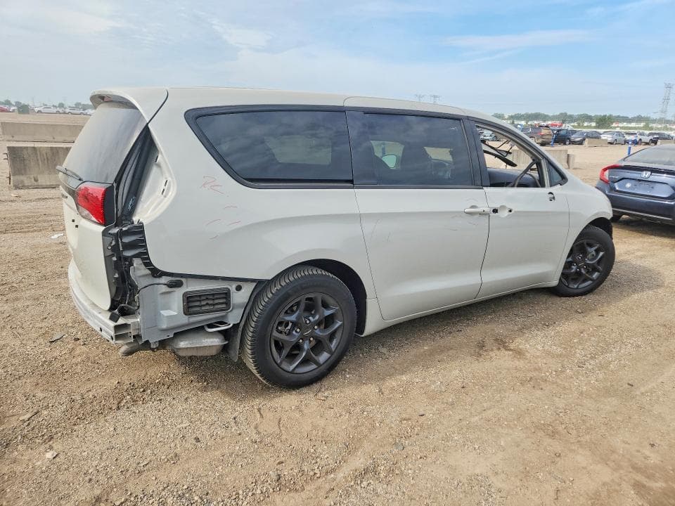 2019 CHRYSLER PACIFICA TOURING PLUS 3