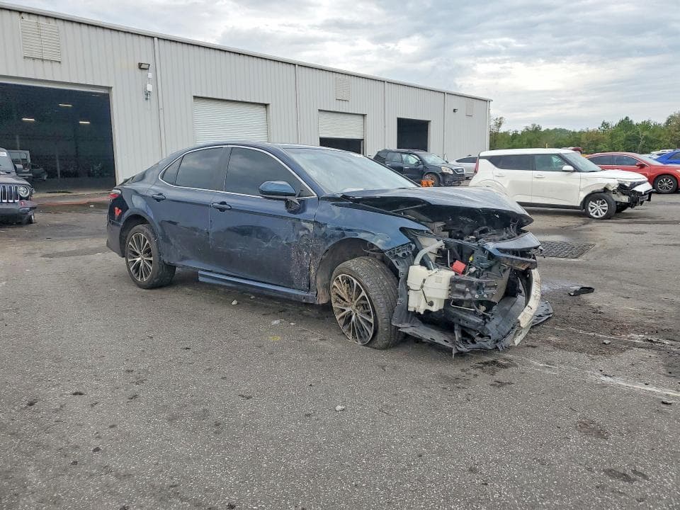 2018 TOYOTA CAMRY SE 4