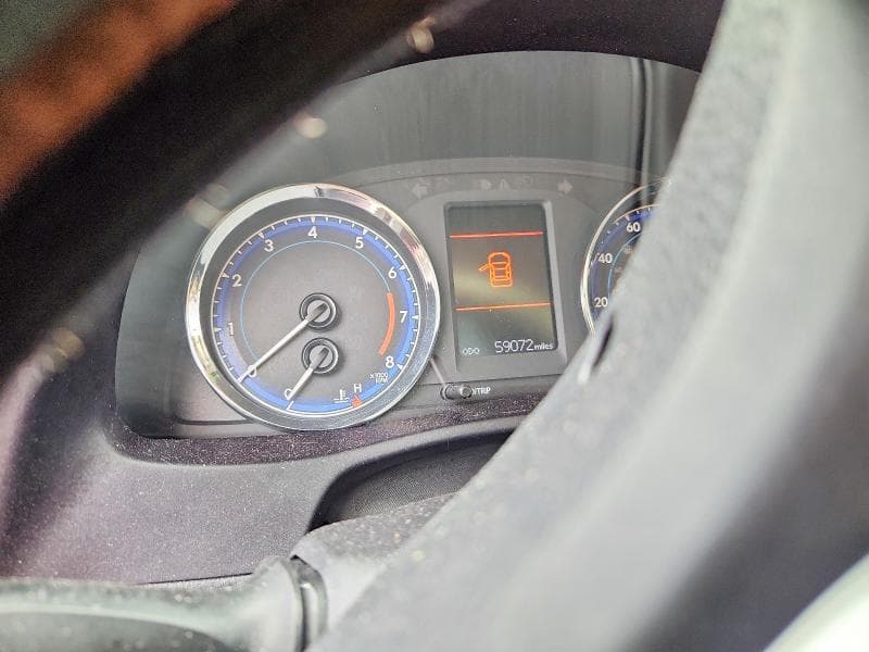 2018 TOYOTA COROLLA LE 9