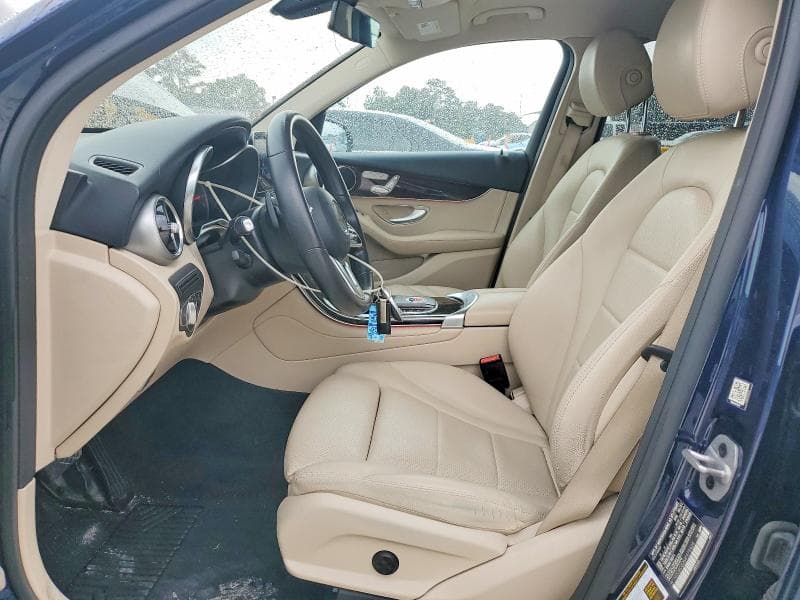 2021 MERCEDES-BENZ GLC 300 7