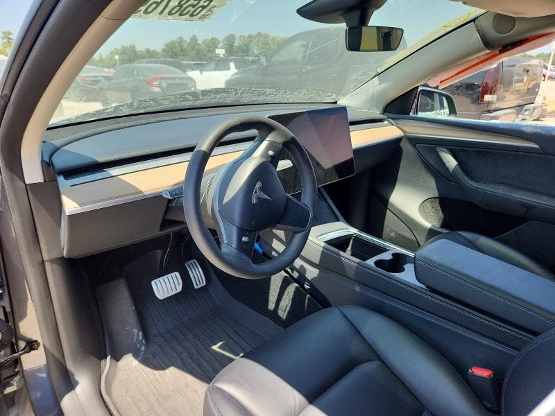2023 TESLA MODEL Y 8