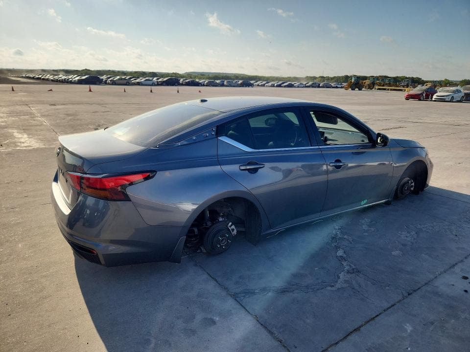 2025 NISSAN ALTIMA SR 3