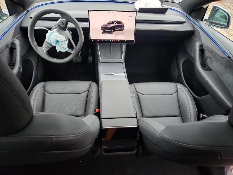 2026 TESLA MODEL Y 8