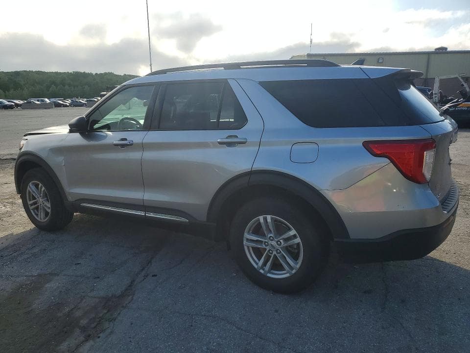 2022 FORD EXPLORER XLT 2