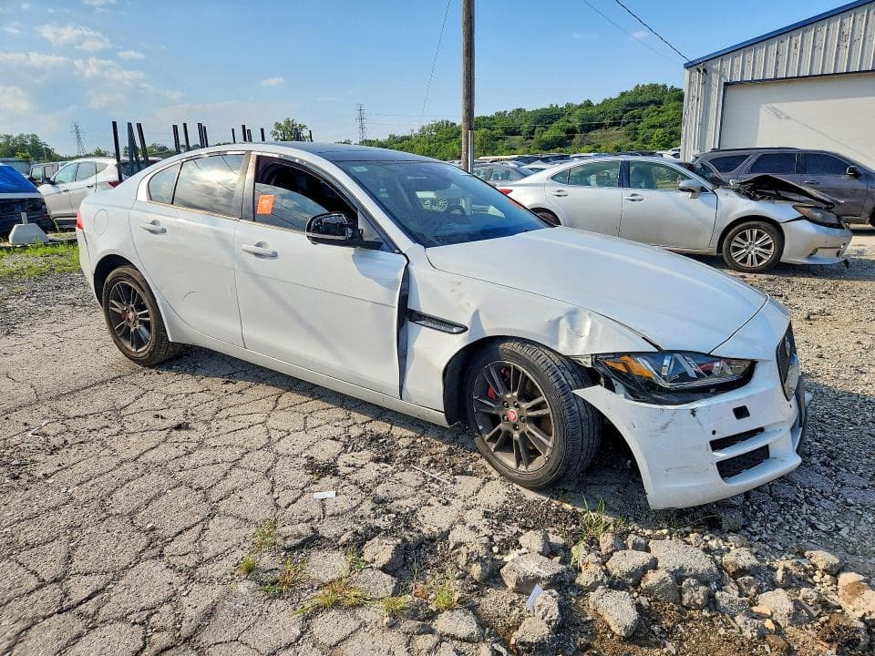 2017 JAGUAR XE PREMIUM 4