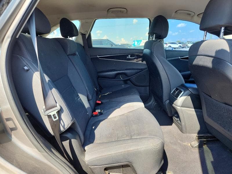 2017 KIA SORENTO LX 10