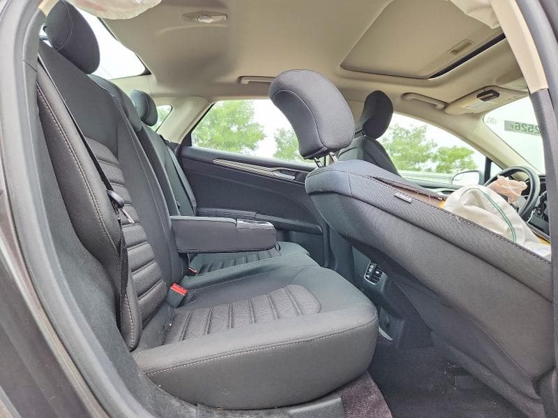 2017 FORD FUSION SE 10