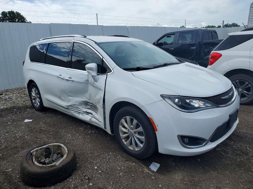 2019 CHRYSLER PACIFICA TOURING L 4