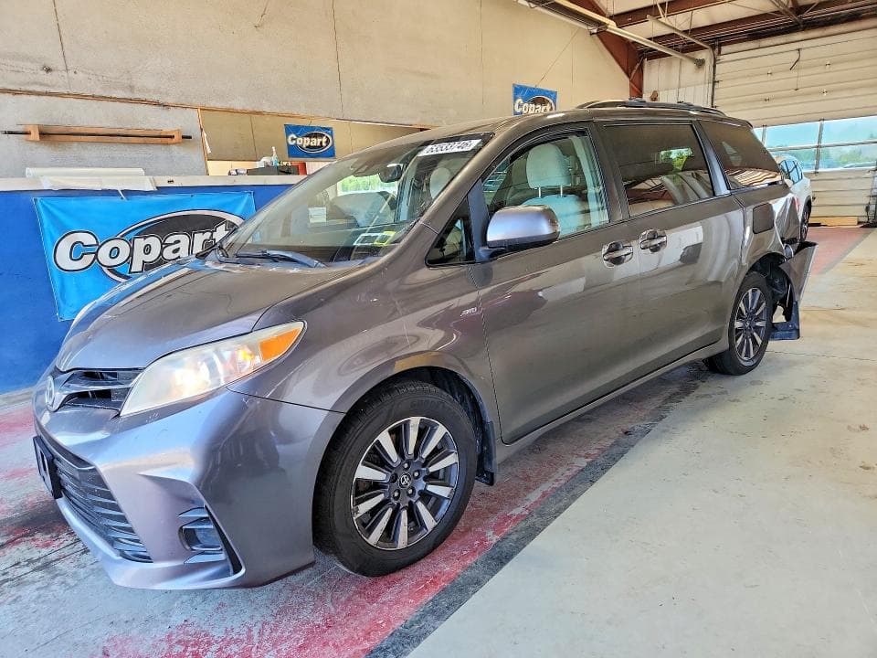 2018 TOYOTA SIENNA LE - 1