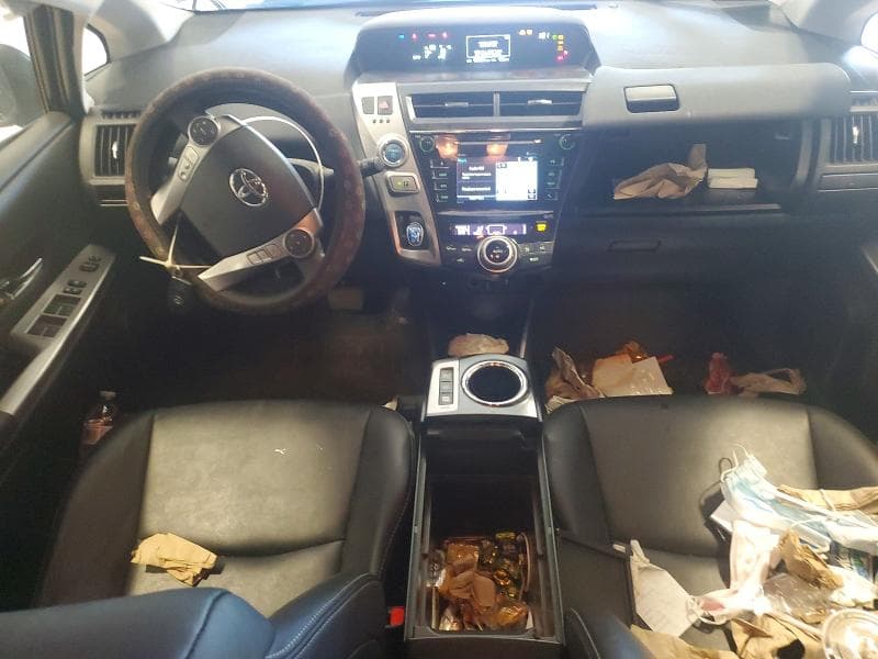 2017 TOYOTA PRIUS V FIVE 8