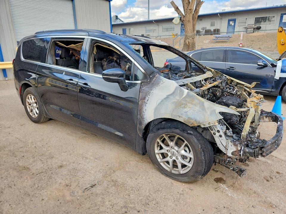 2022 CHRYSLER PACIFICA TOURING L 4