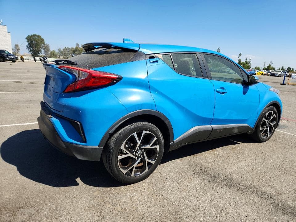 2019 TOYOTA C-HR XLE 3