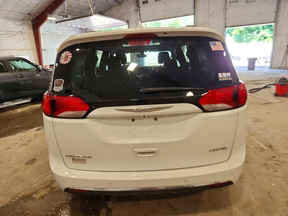 2017 CHRYSLER PACIFICA LIMITED 6