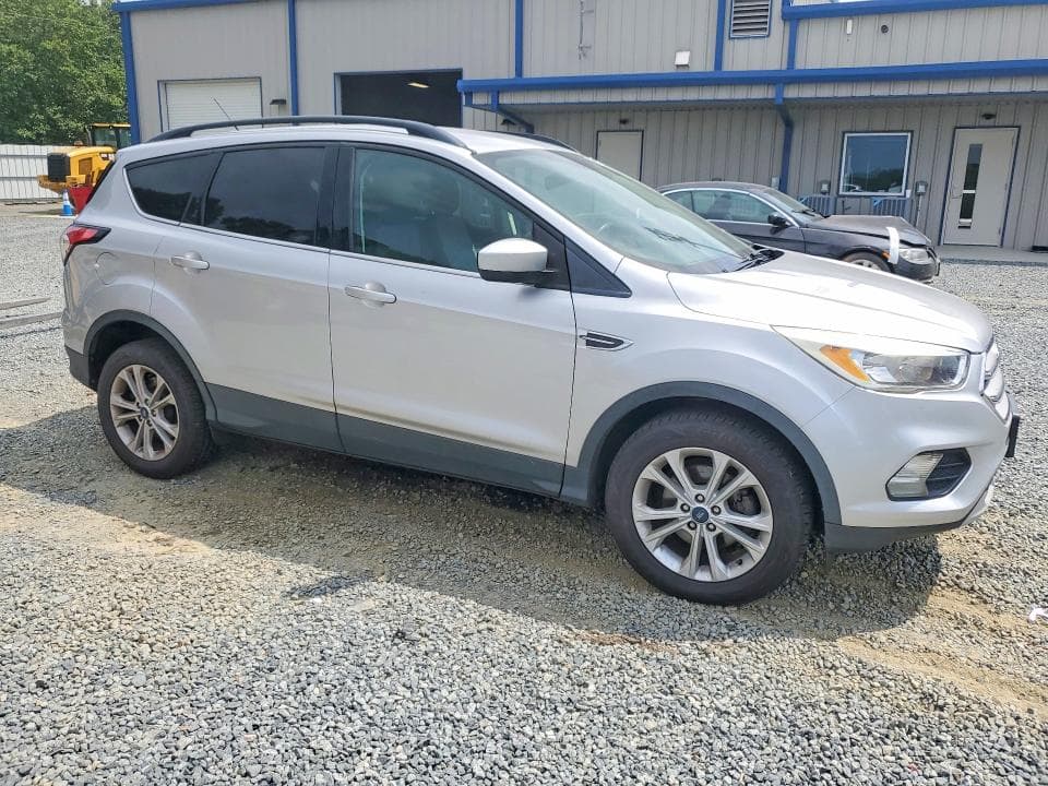 2018 FORD ESCAPE SE 4