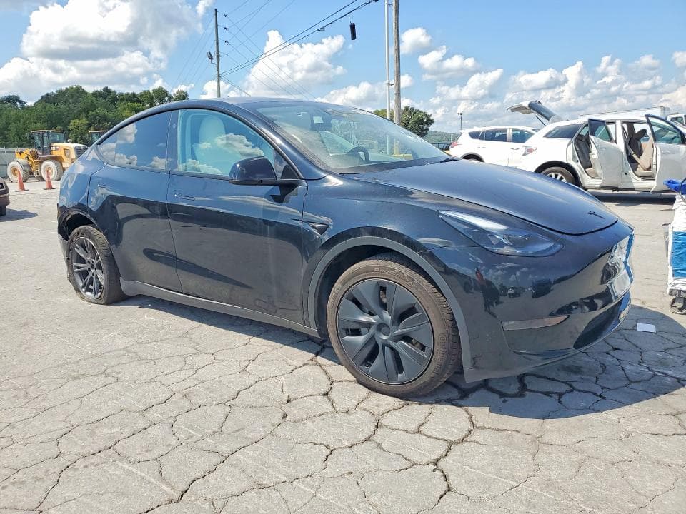 2024 TESLA MODEL Y 4