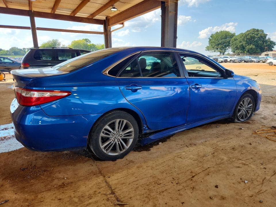 2017 TOYOTA CAMRY SE 3