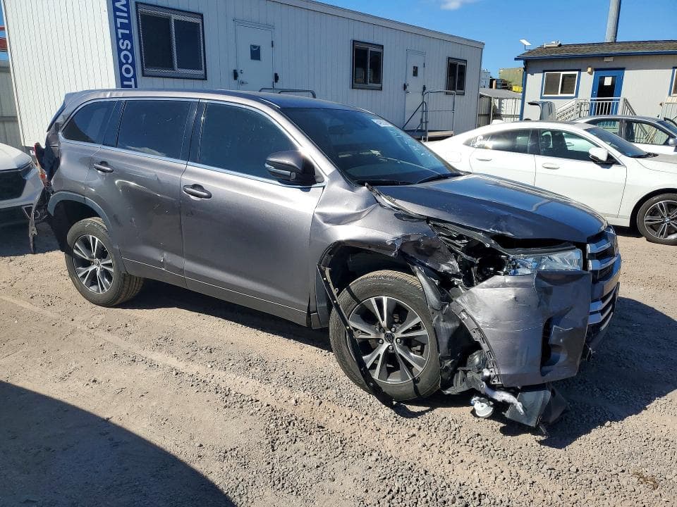 2017 TOYOTA HIGHLANDER LE 4