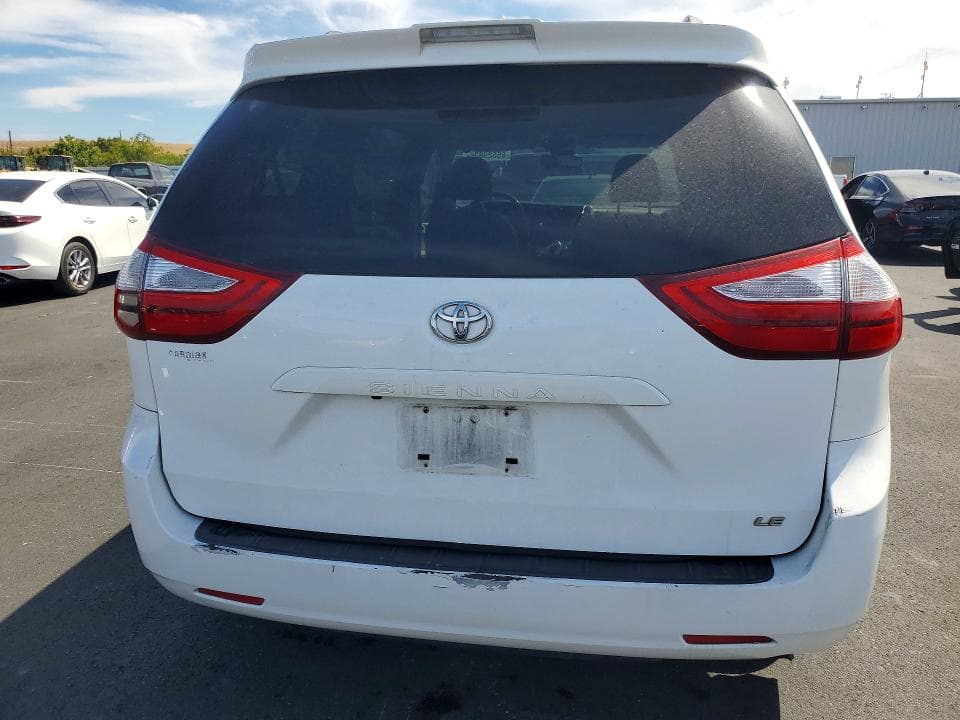 2019 TOYOTA SIENNA LE 6