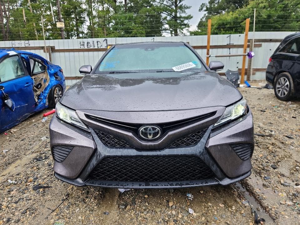 2018 TOYOTA CAMRY SE 5