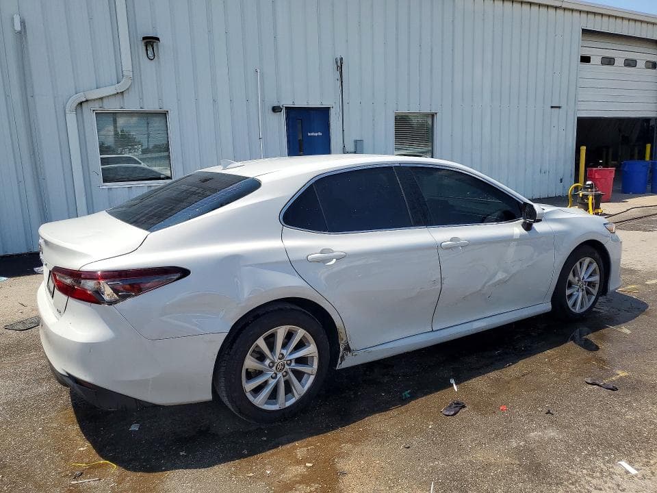 2022 TOYOTA CAMRY LE 3