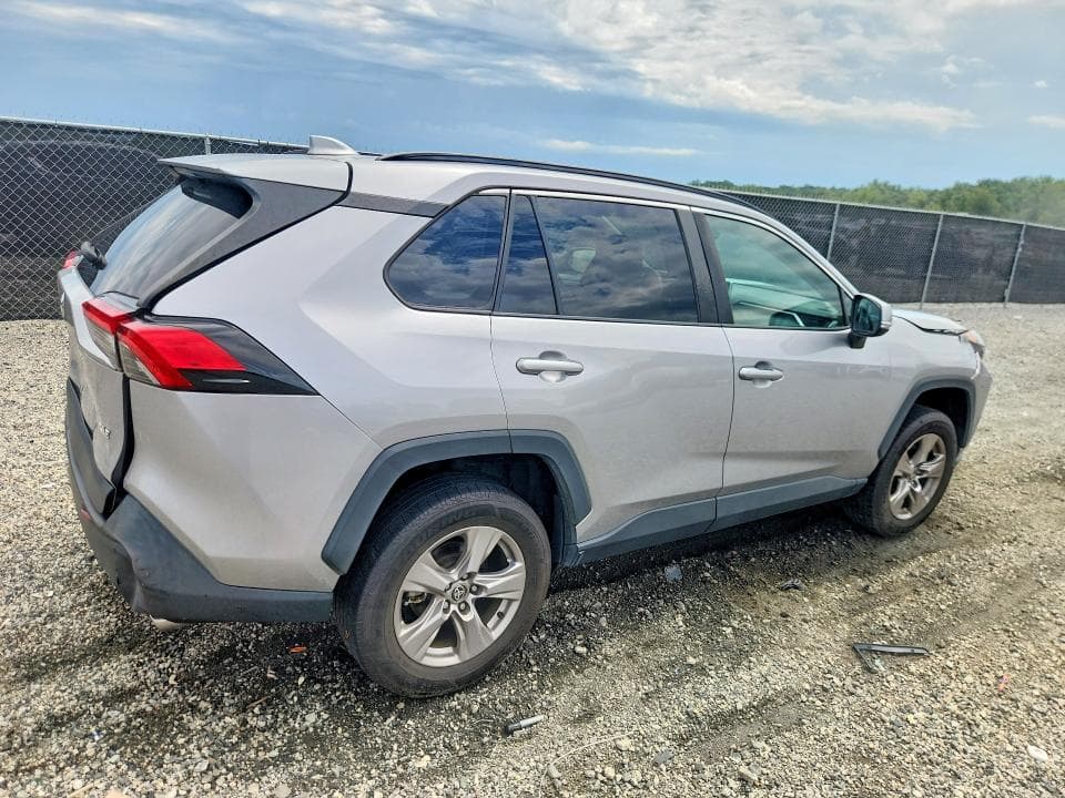 2023 TOYOTA RAV4 XLE 3