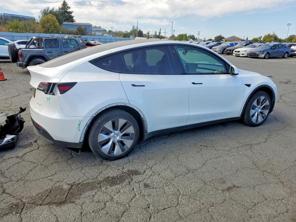 2023 TESLA MODEL Y 3