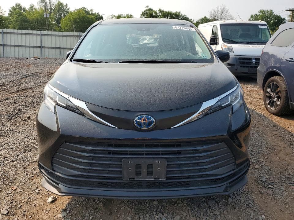 2022 TOYOTA SIENNA LE 5