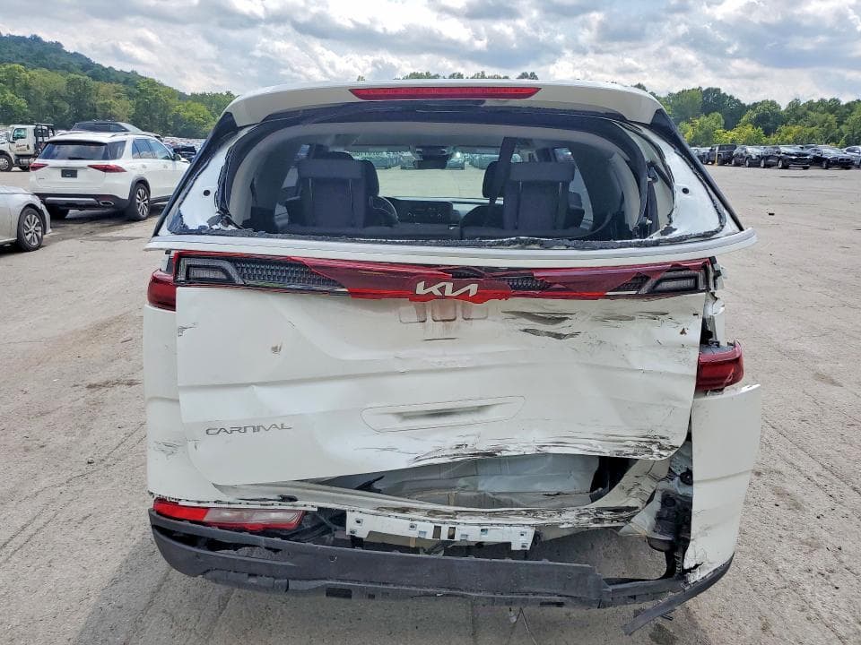 2023 KIA CARNIVAL LX 6