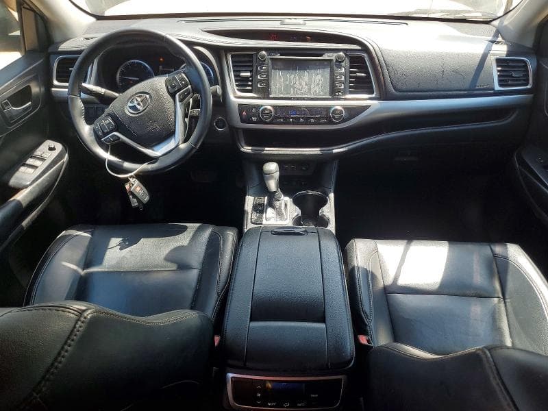 2019 TOYOTA HIGHLANDER XLE 8